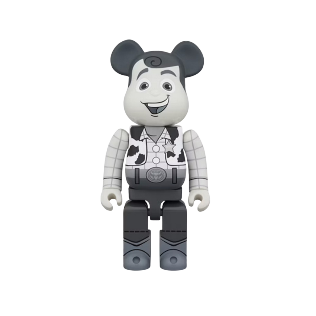 Bearbrick x Disney Woody Versión 1000% B&amp;N