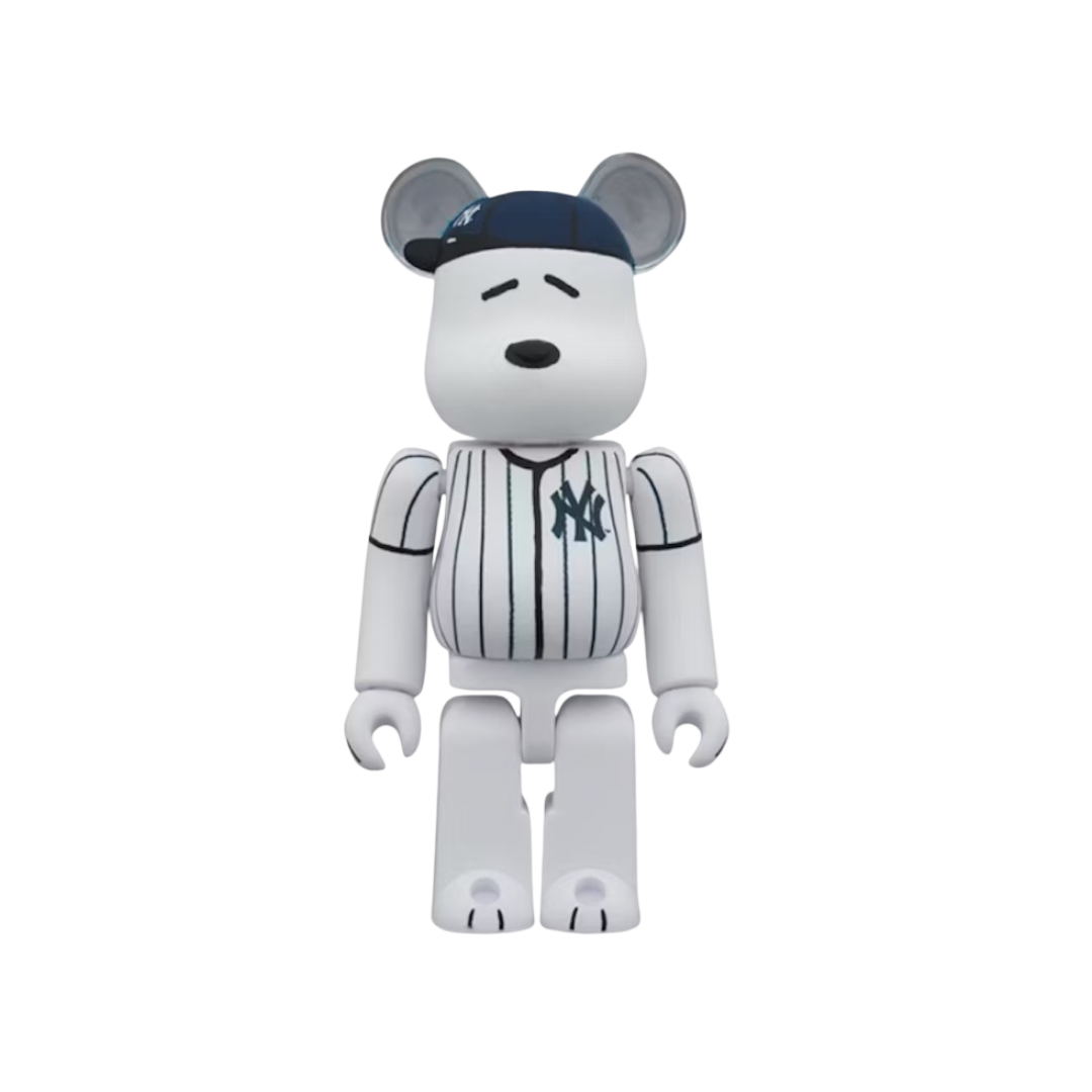 Bearbrick x Peanuts x MLB New York Yankees Snoopy 100% & 400% Set