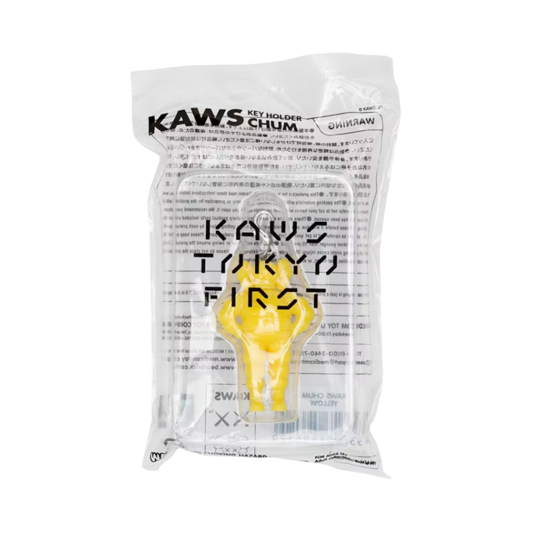 Llavero amarillo KAWS Tokyo First Chum