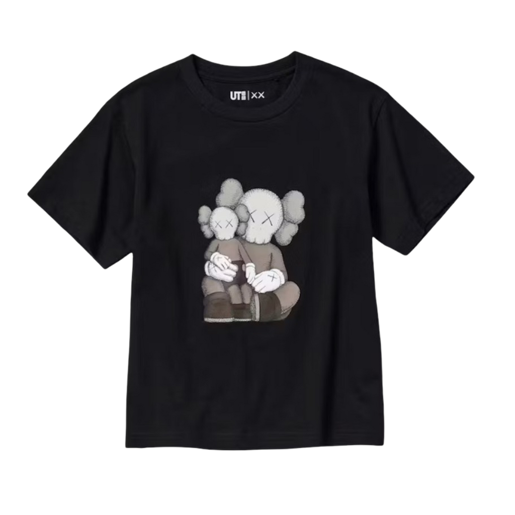 Camiseta gráfica de manga corta UT para niños de KAWS x Uniqlo (talla estadounidense), color negro